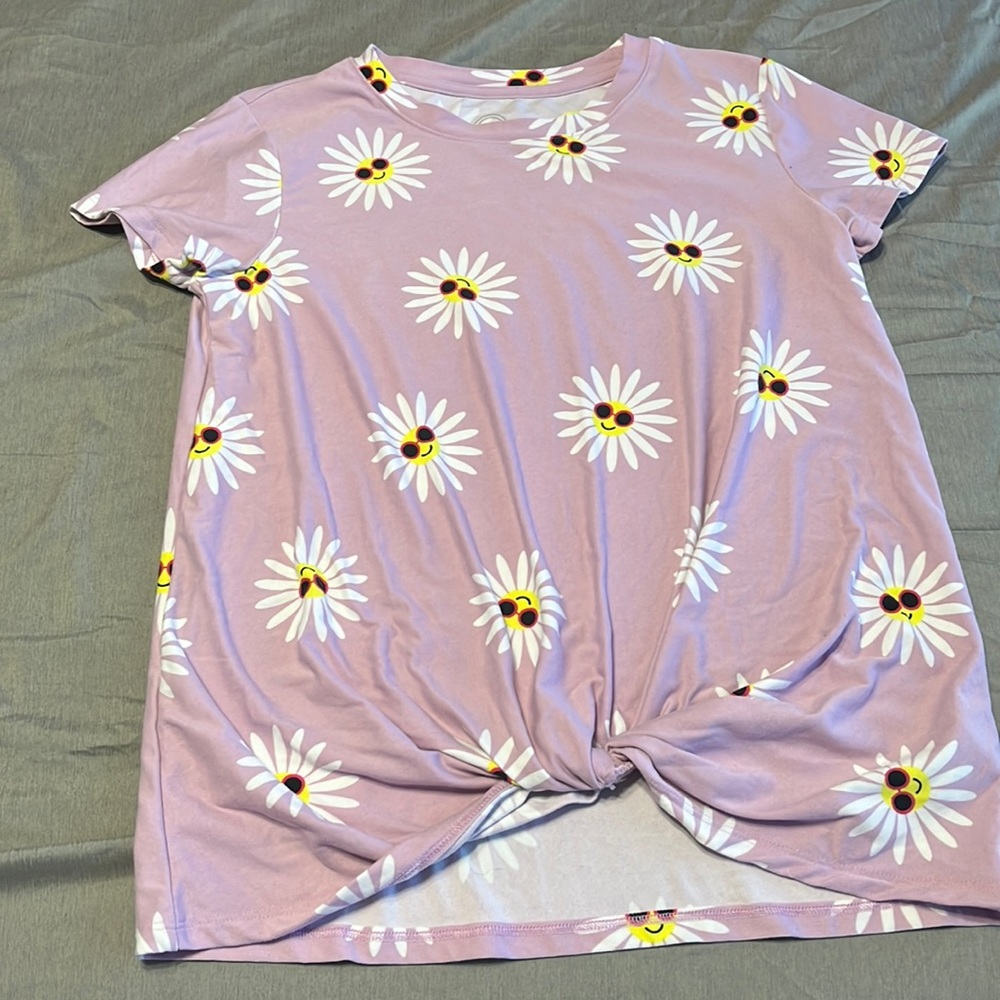 Cool sunflower with purple on a short sleeve and a knot
